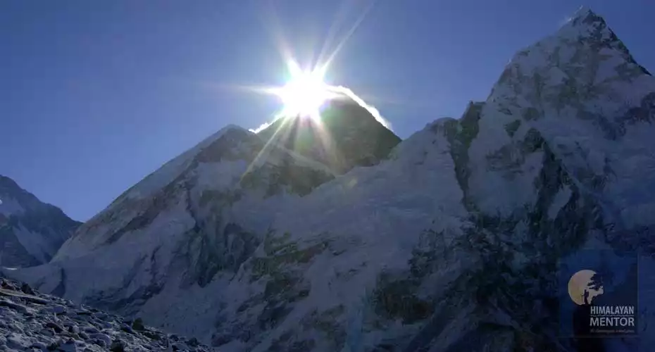 Sunrise at Mt. Everest, seen from Kalapatthar (5,545m.)
