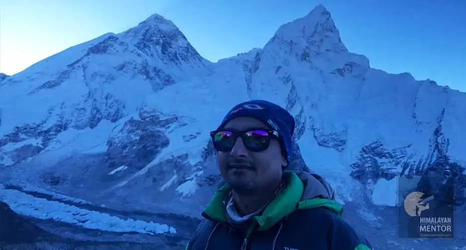 Morning view from Kalapatthar (5545m.), the mighty Everest in the background