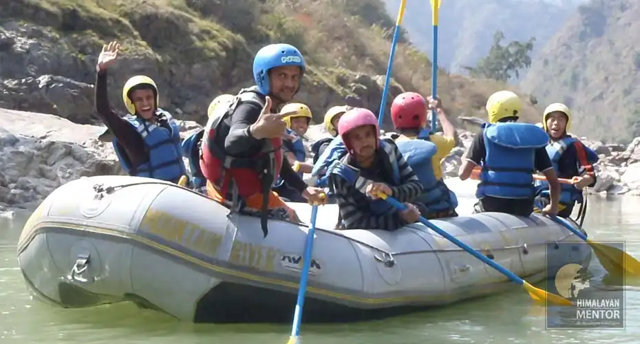 Easy rafting in Trishuli River